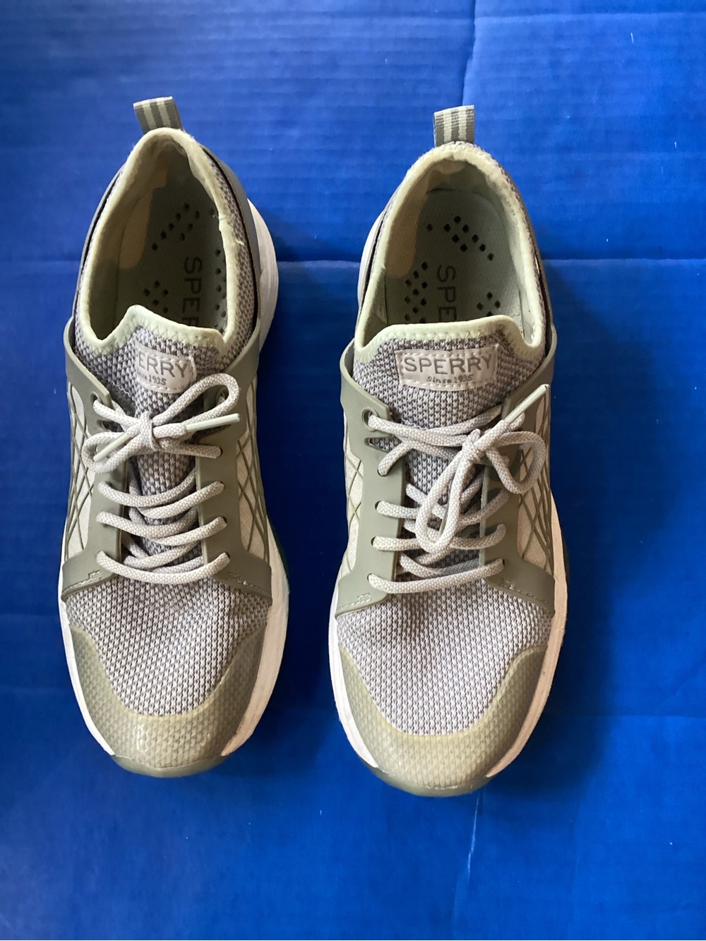 Sperry Olive and Gray Knit Lace-Up Sneaker, size 8M